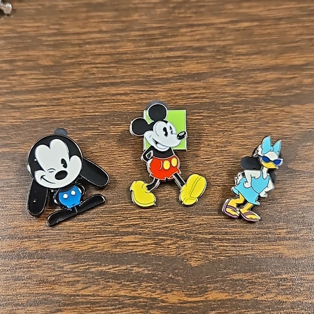 Disney trading pins (3l
